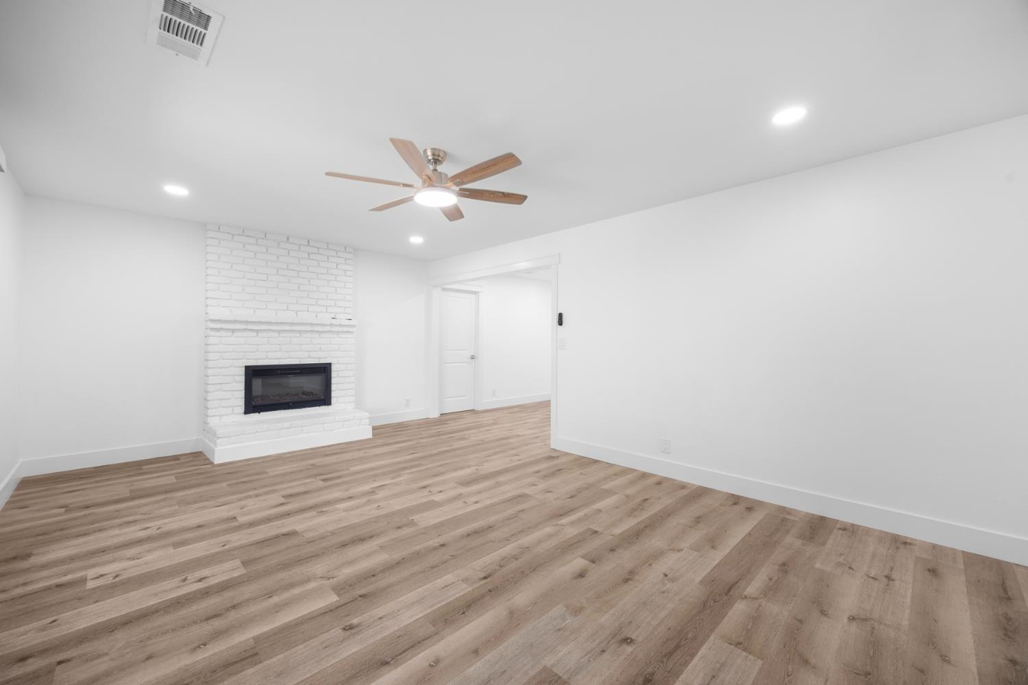 1675 E Echo, Dinuba, CA 93618