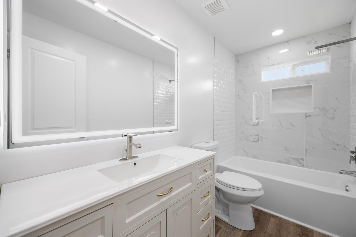 1675 E Echo, Dinuba, CA 93618