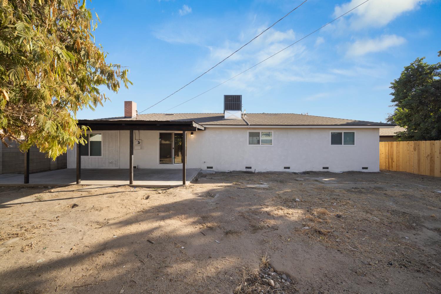 1675 E Echo, Dinuba, CA 93618