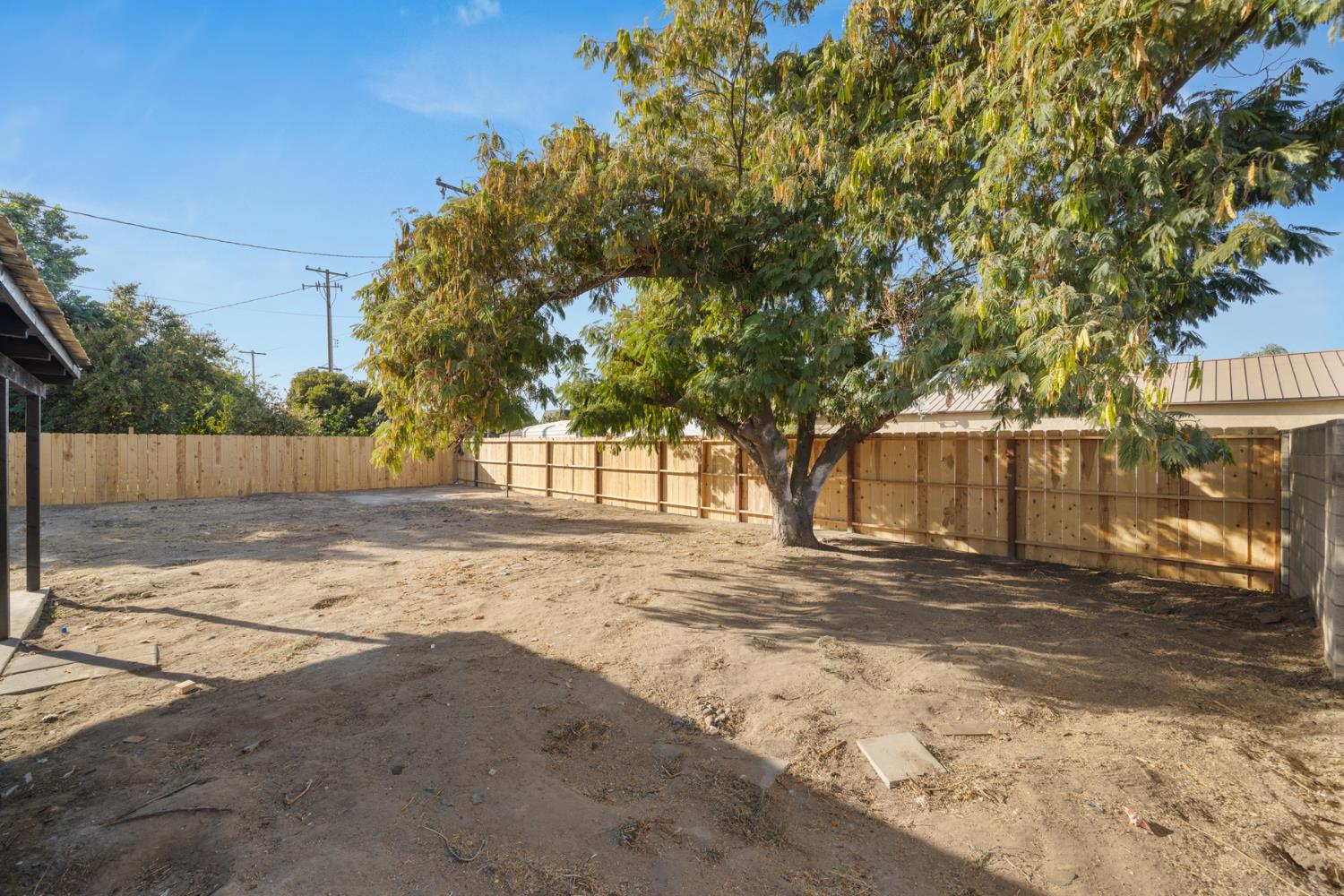 1675 E Echo, Dinuba, CA 93618