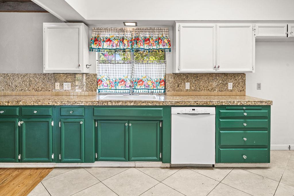 1236 W Scott Ave, Fresno, CA 93711