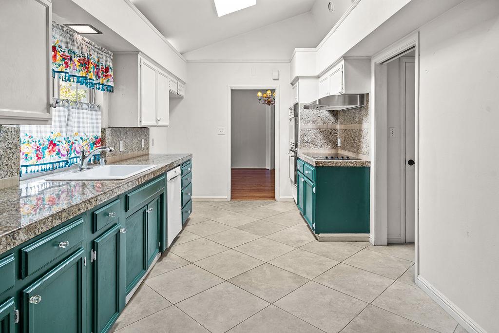 1236 W Scott Ave, Fresno, CA 93711