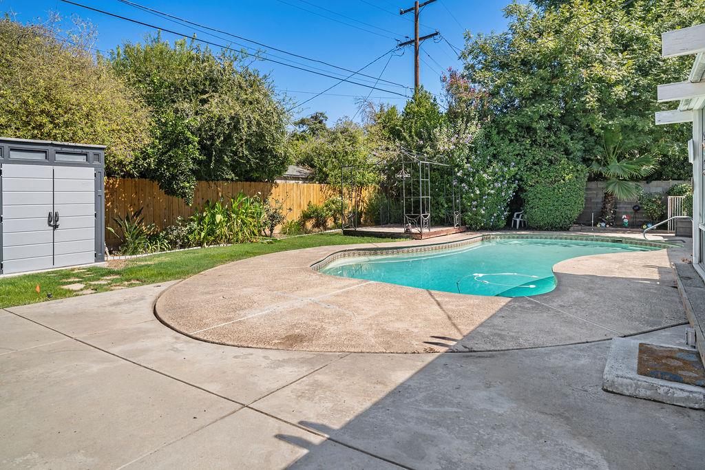 1236 W Scott Ave, Fresno, CA 93711