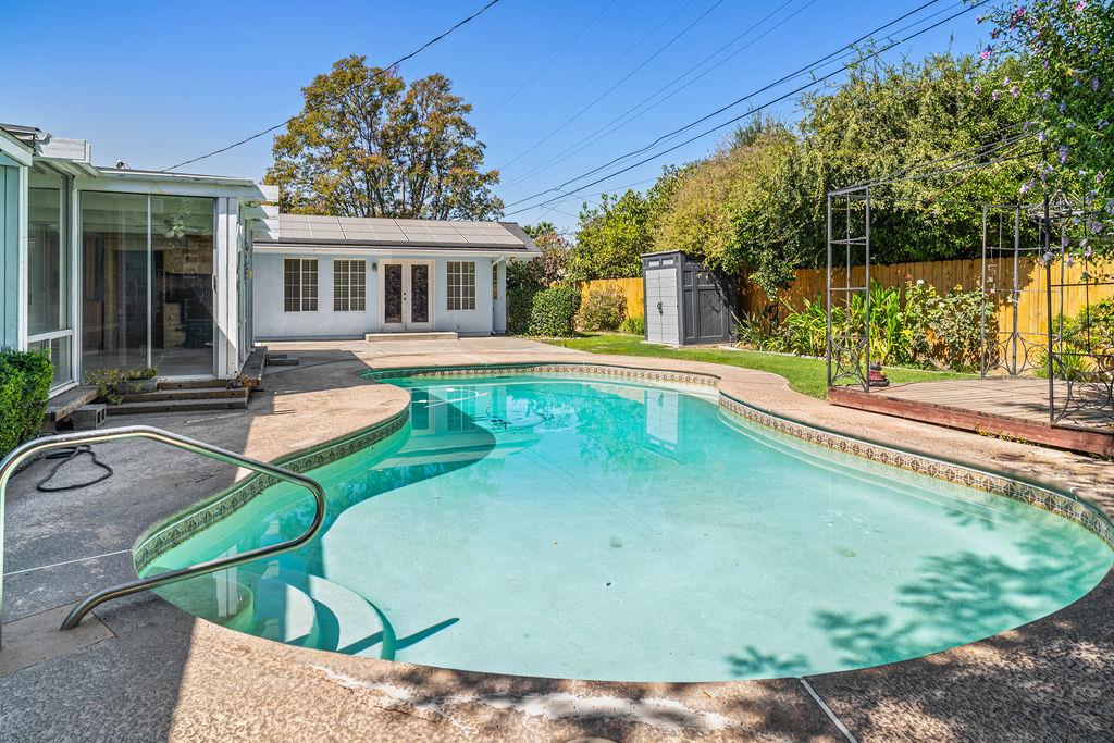 1236 W Scott Ave, Fresno, CA 93711