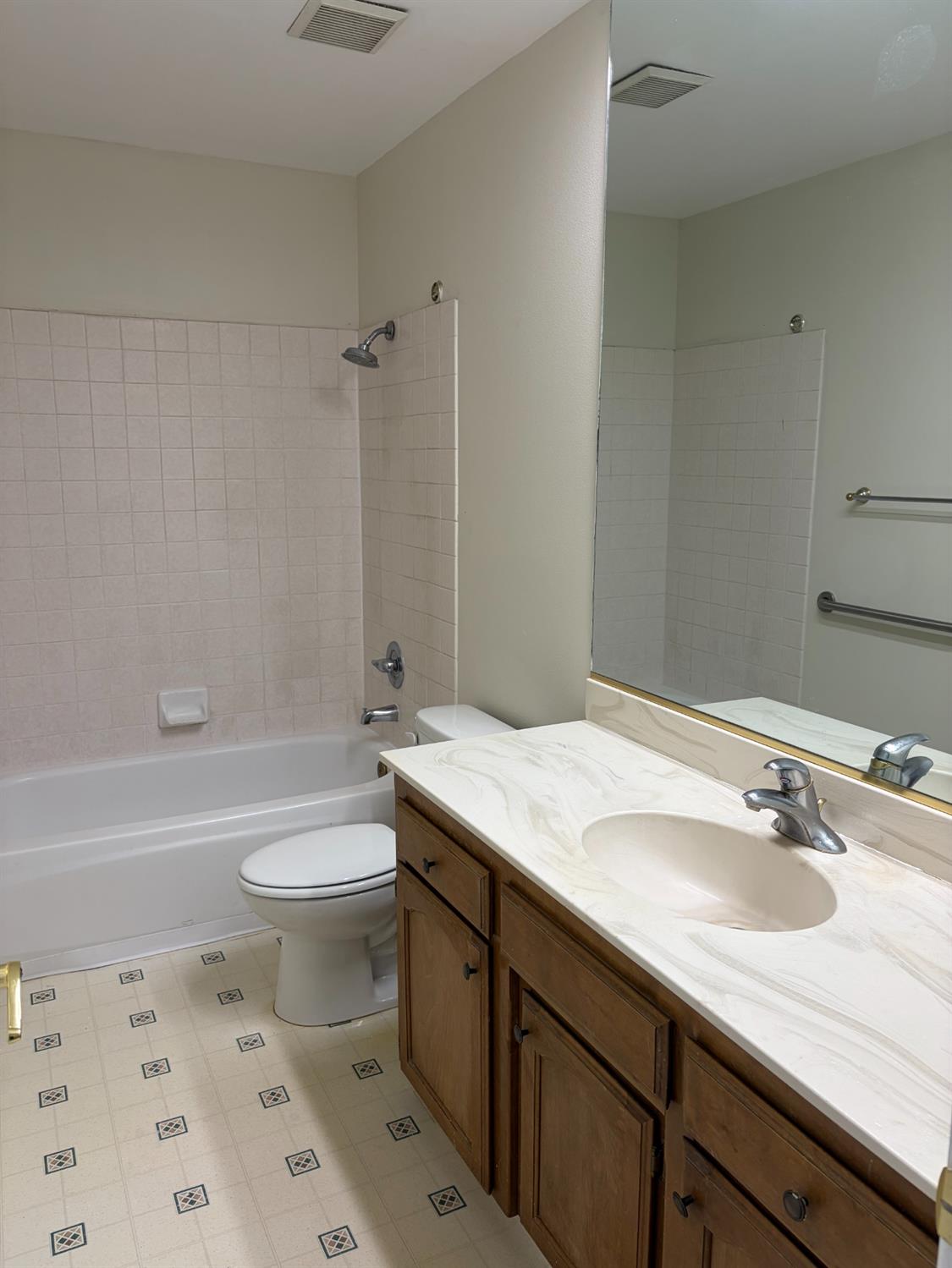 5195 W Palo Alto Ave, Fresno, CA 93722