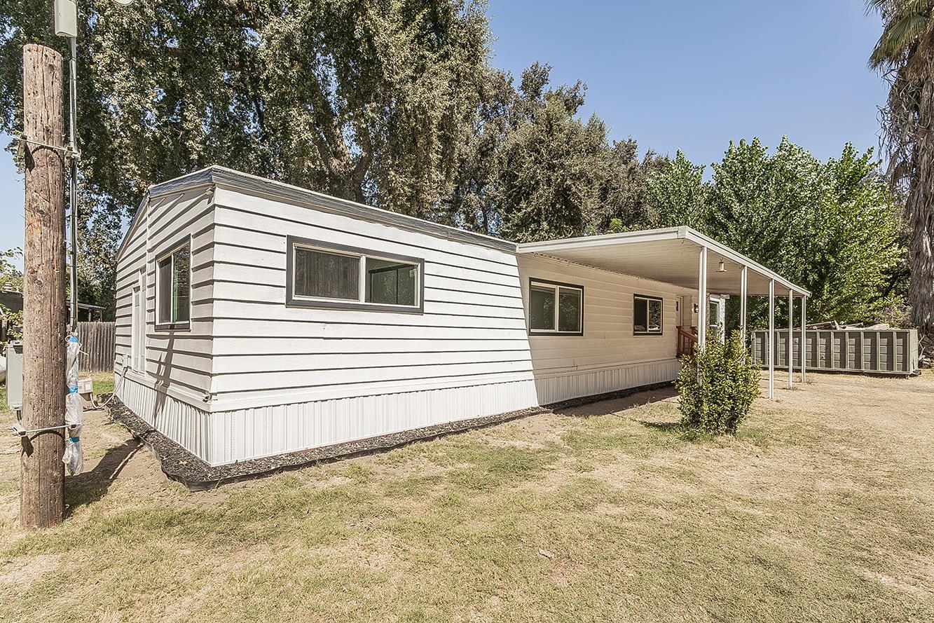 17604 E Kings Canyon Rd, Sanger, CA 93657
