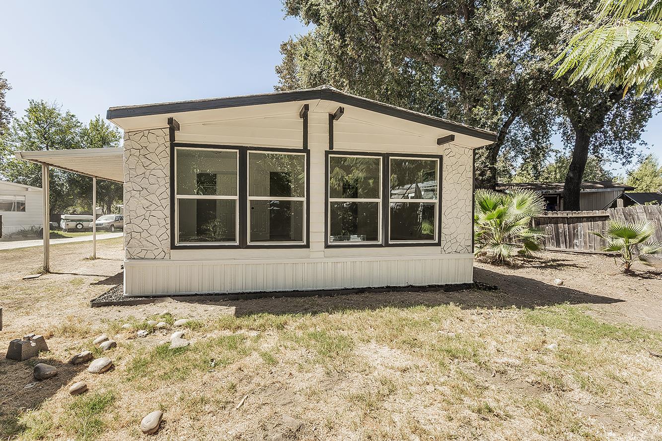 17604 E Kings Canyon Rd, Sanger, CA 93657