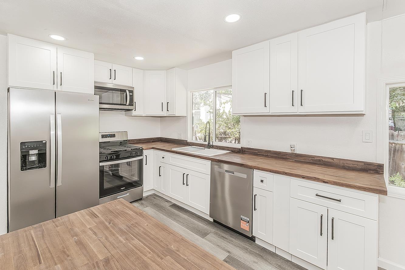 17604 E Kings Canyon Rd, Sanger, CA 93657