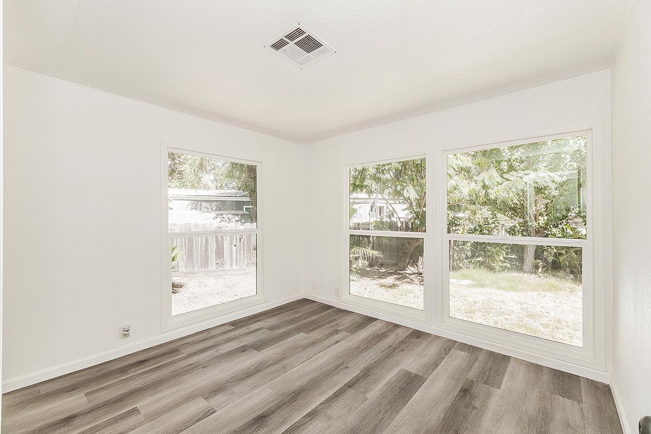 17604 E Kings Canyon Rd, Sanger, CA 93657