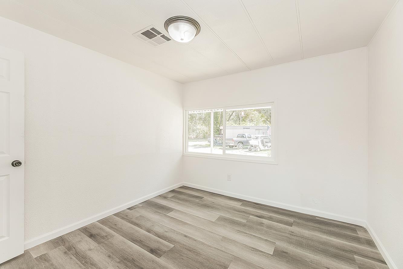 17604 E Kings Canyon Rd, Sanger, CA 93657