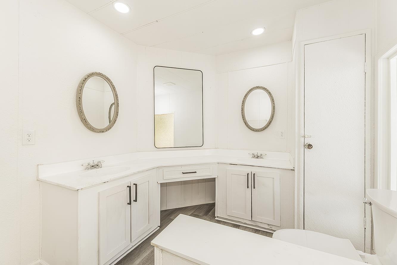 17604 E Kings Canyon Rd, Sanger, CA 93657