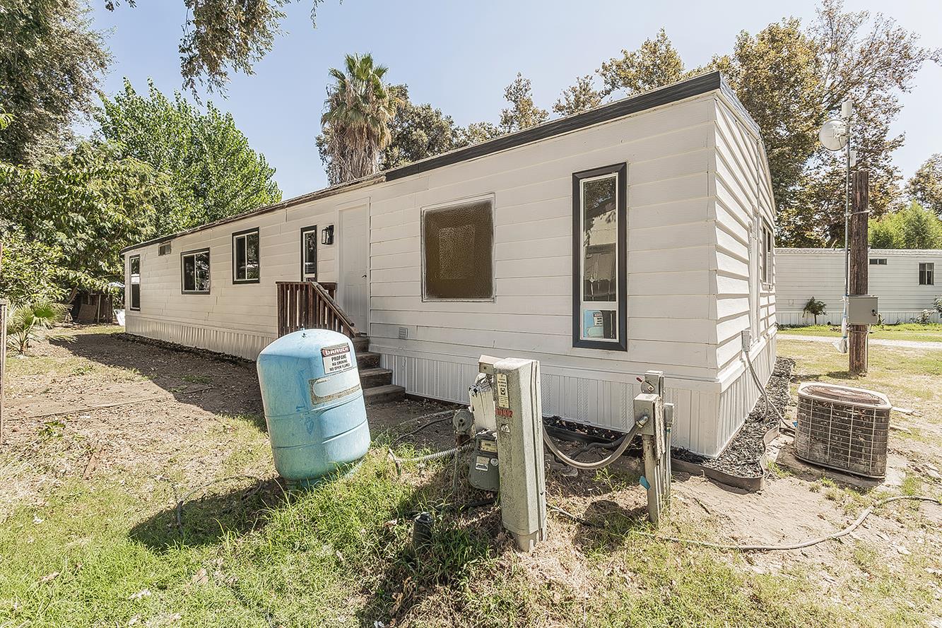 17604 E Kings Canyon Rd, Sanger, CA 93657