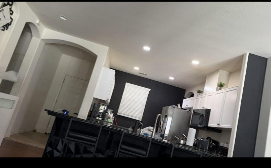 976 Heather Ave, Dinuba, CA 93618