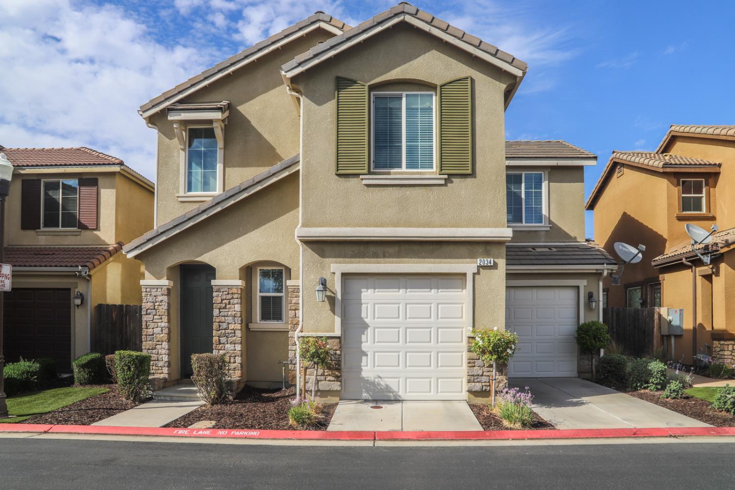 2034 E Christensen Dr, Fresno, CA 93730