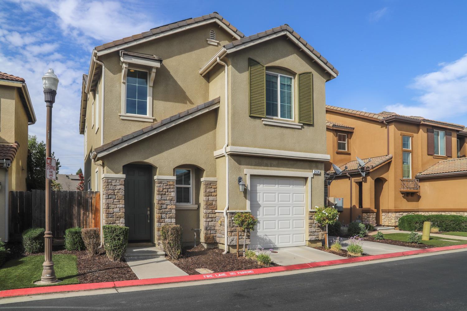 2034 E Christensen Dr, Fresno, CA 93730