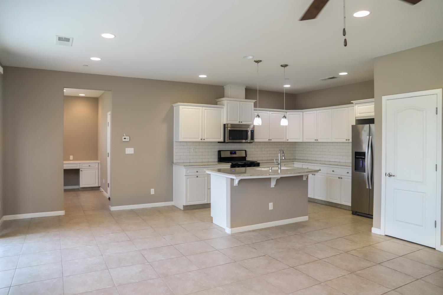 2034 E Christensen Dr, Fresno, CA 93730