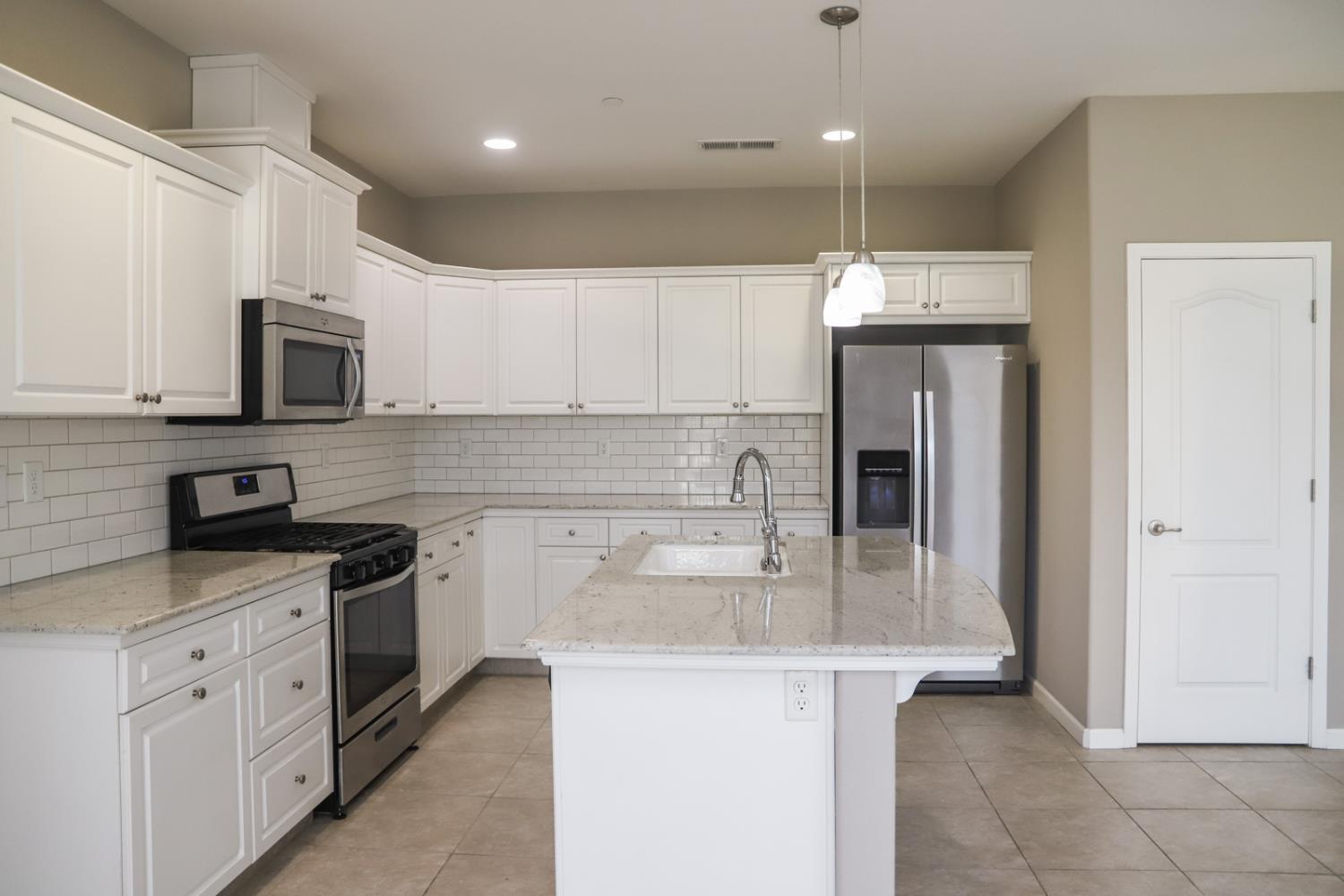 2034 E Christensen Dr, Fresno, CA 93730