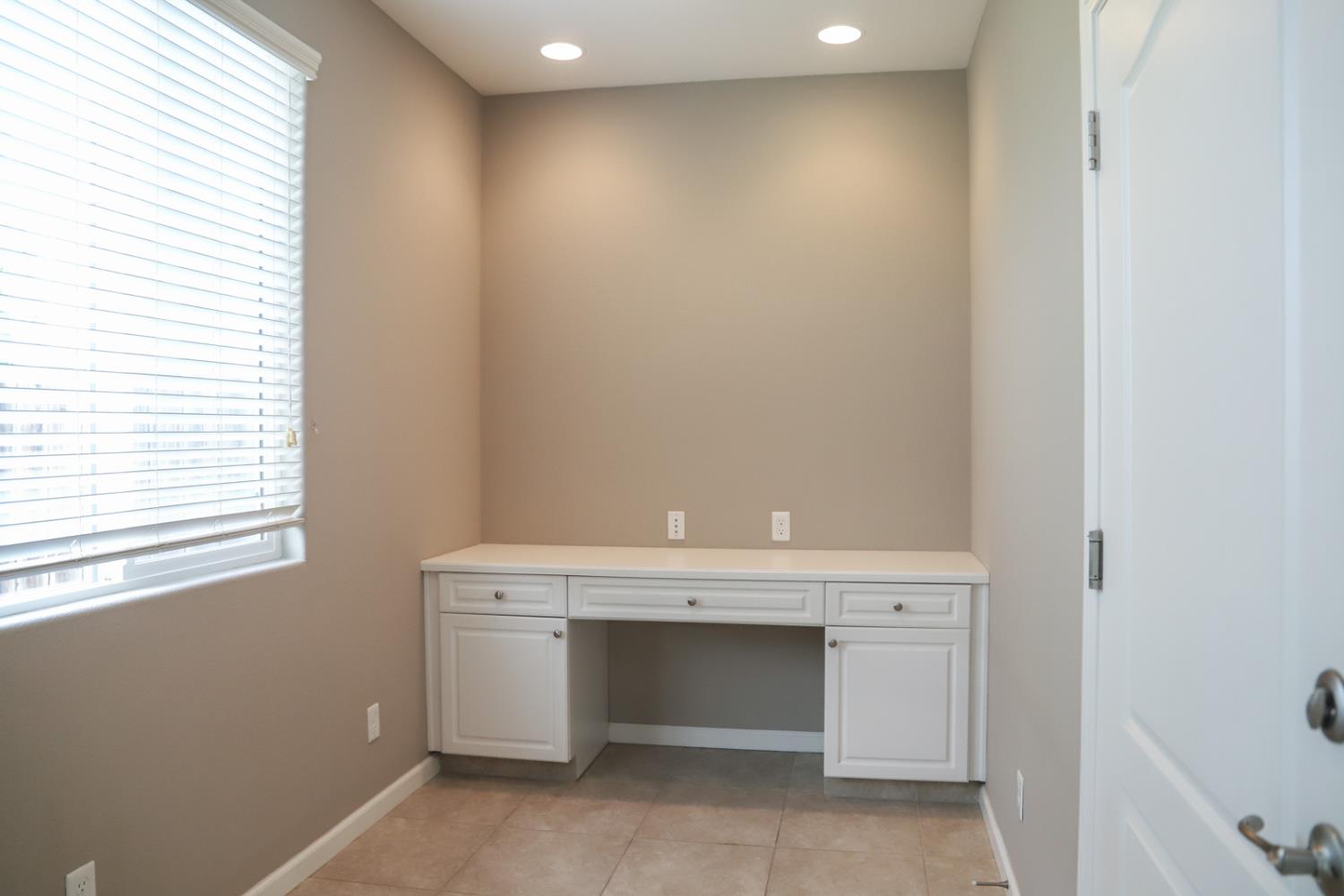 2034 E Christensen Dr, Fresno, CA 93730