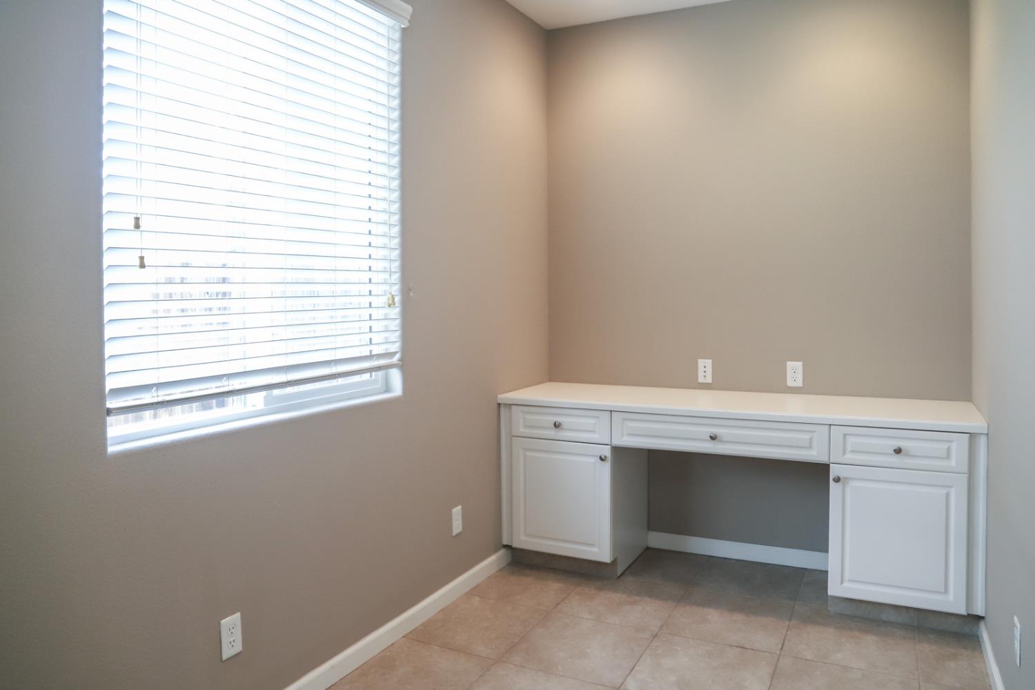 2034 E Christensen Dr, Fresno, CA 93730