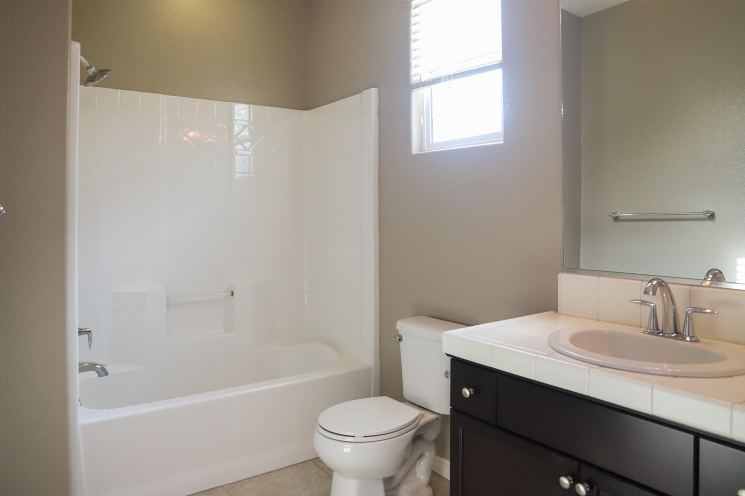 2034 E Christensen Dr, Fresno, CA 93730