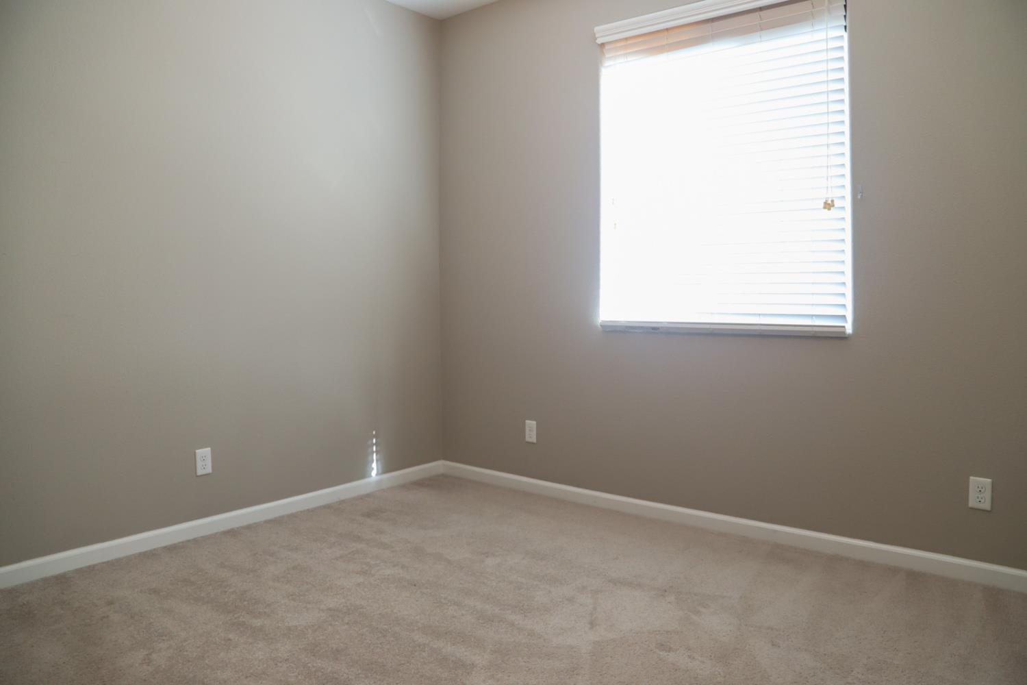 2034 E Christensen Dr, Fresno, CA 93730