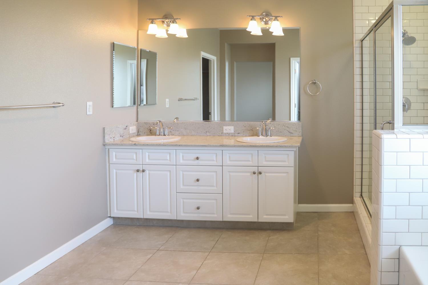 2034 E Christensen Dr, Fresno, CA 93730