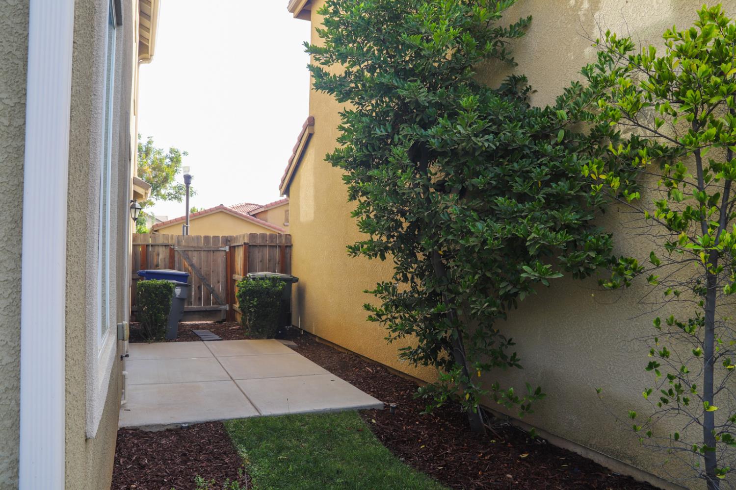 2034 E Christensen Dr, Fresno, CA 93730