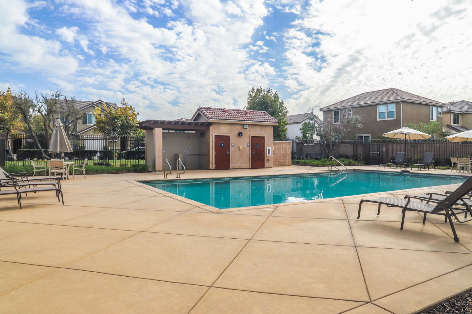 2034 E Christensen Dr, Fresno, CA 93730