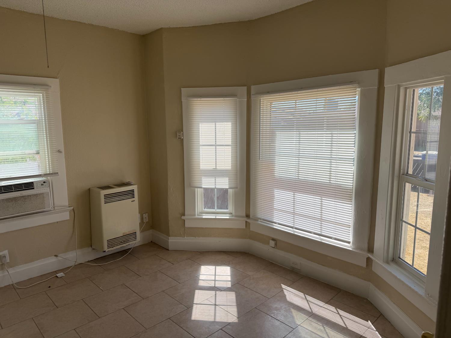 642 N Thorne Ave, Fresno, CA 93728