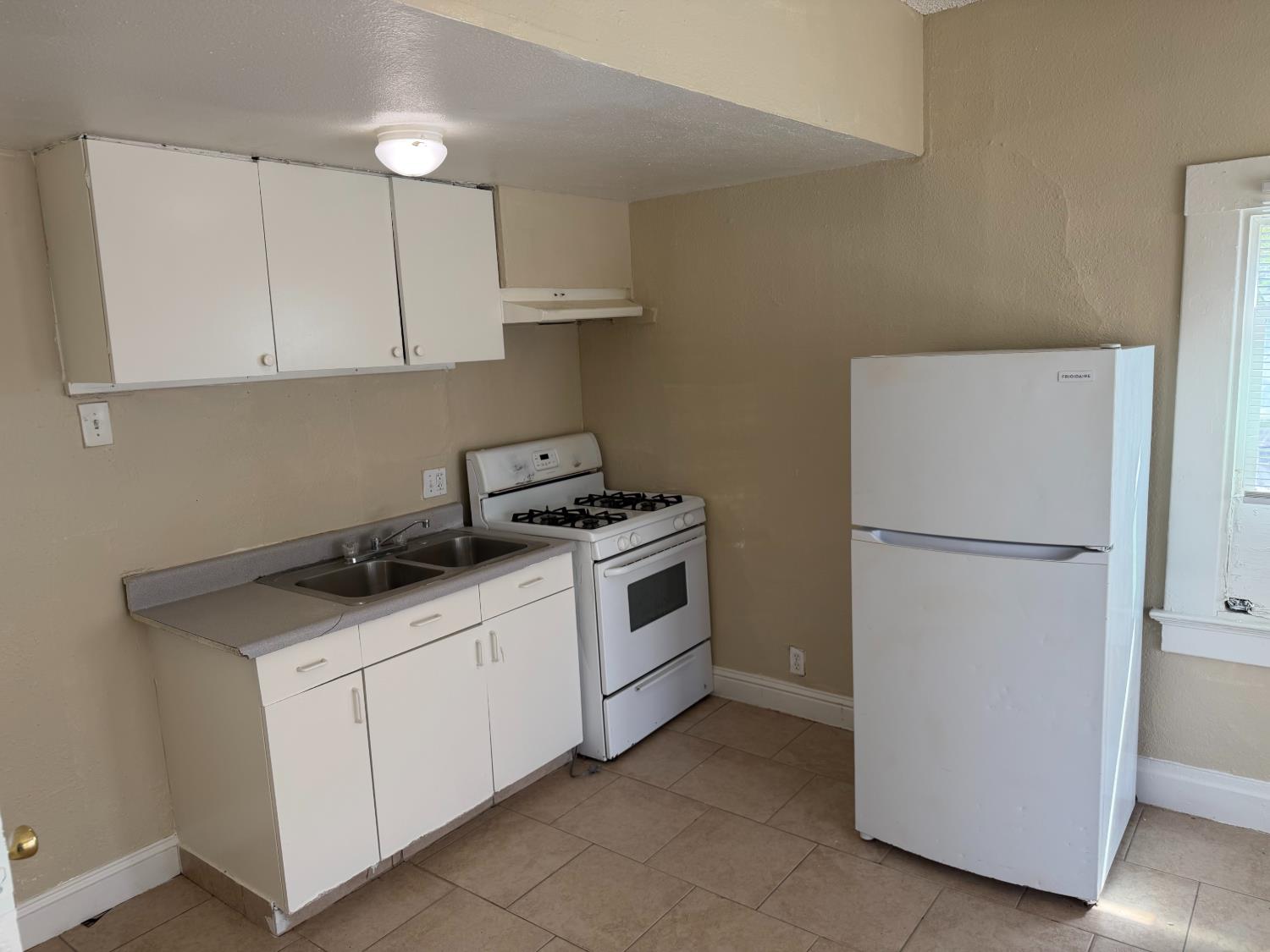 642 N Thorne Ave, Fresno, CA 93728