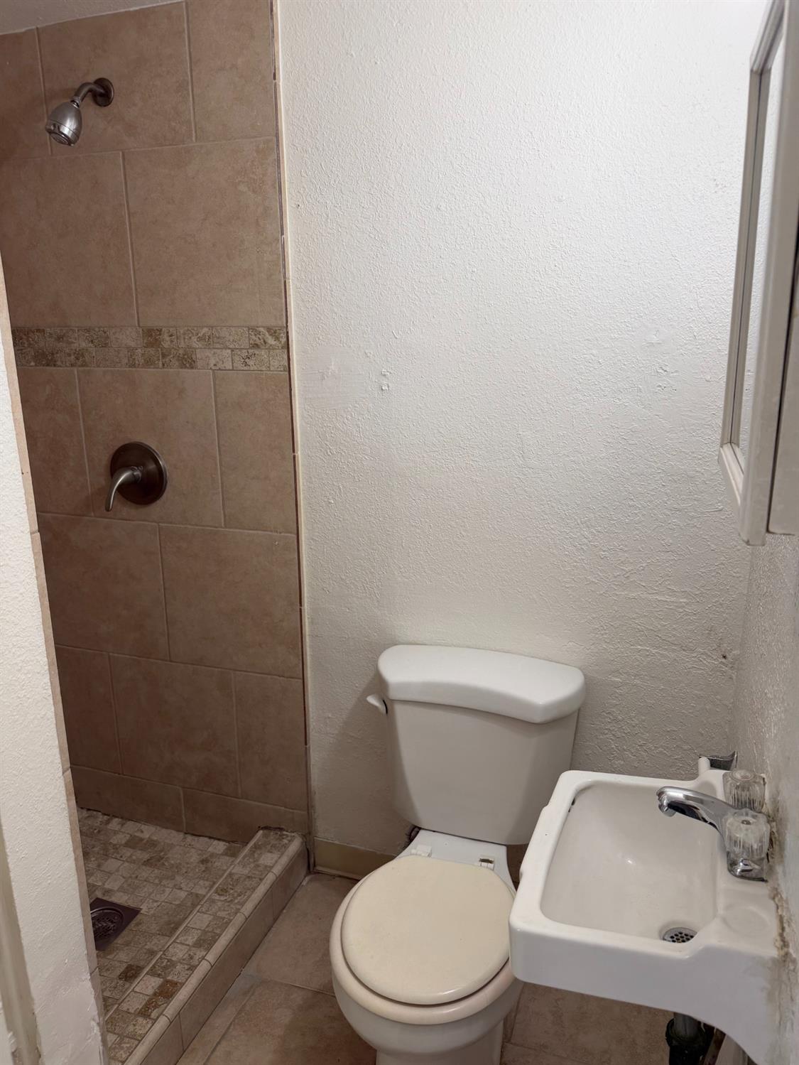 642 N Thorne Ave, Fresno, CA 93728
