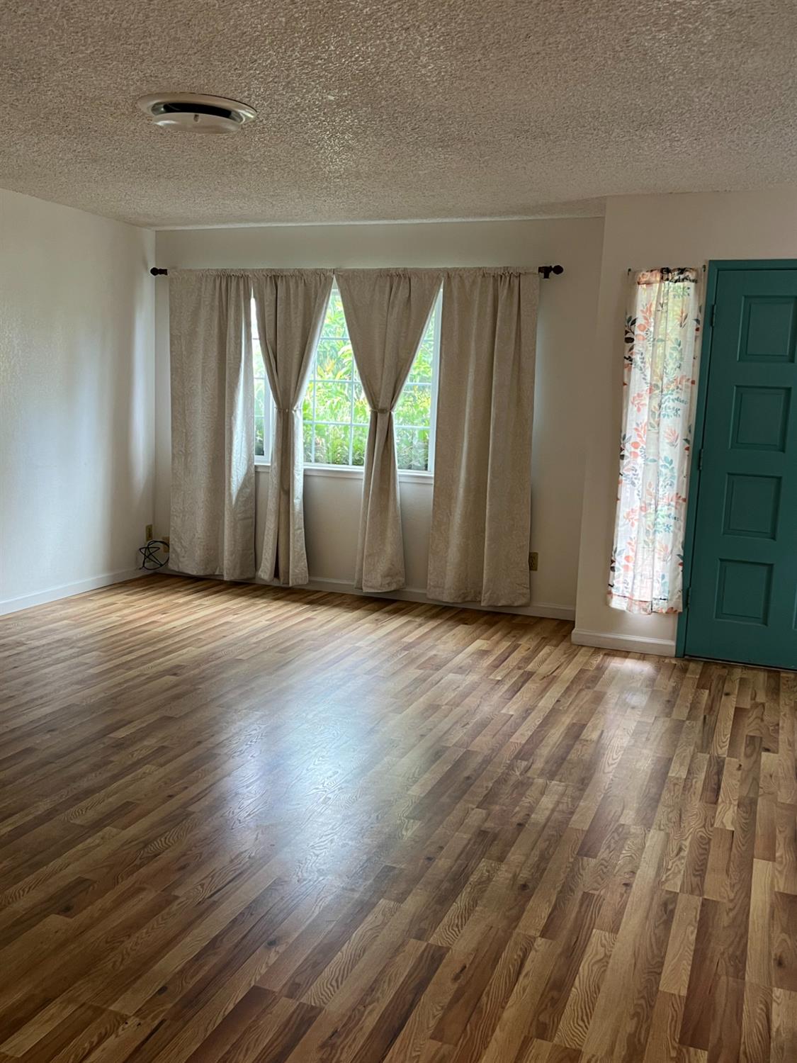 1291 Hume Dr, Sanger, CA 93657