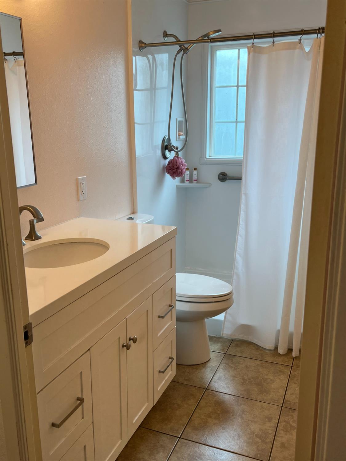 1291 Hume Dr, Sanger, CA 93657