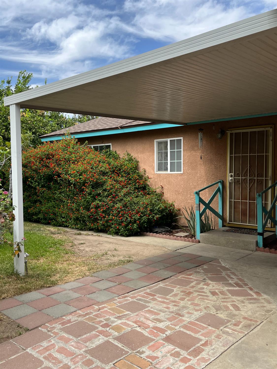 1291 Hume Dr, Sanger, CA 93657
