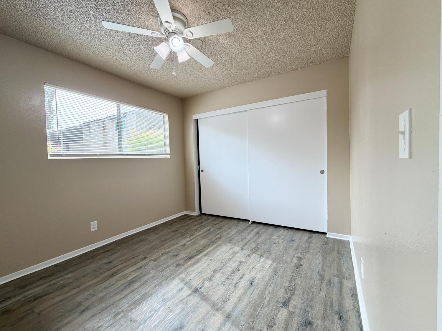 1250 E Shaw Ave #122, Fresno, CA 93710
