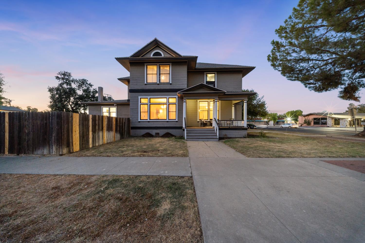 700 N Irwin St, Hanford, CA 93230