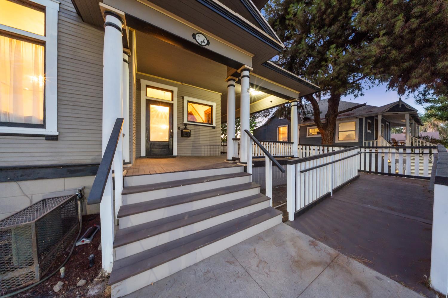 700 N Irwin St, Hanford, CA 93230