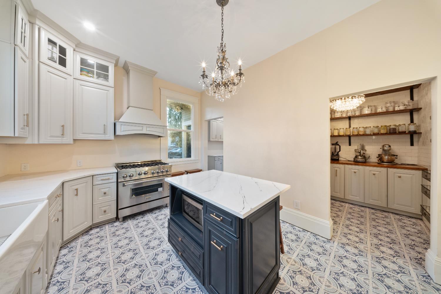 700 N Irwin St, Hanford, CA 93230