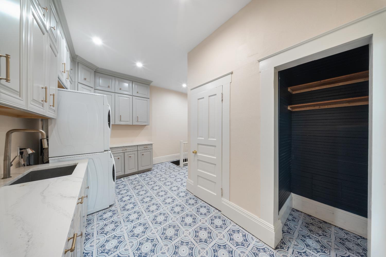 700 N Irwin St, Hanford, CA 93230
