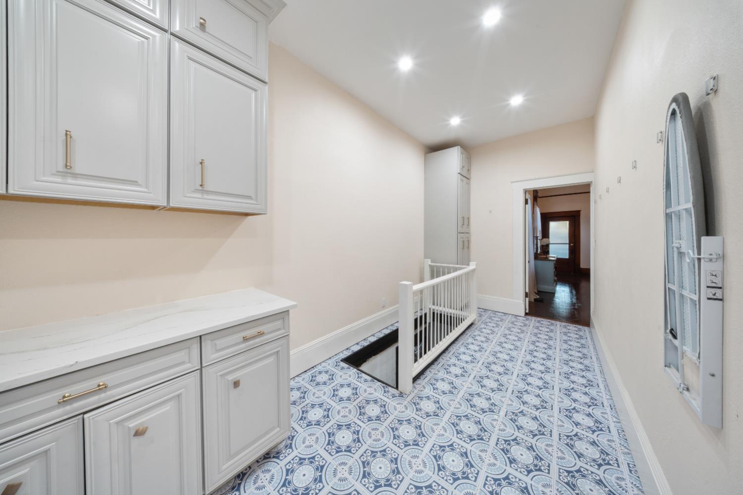 700 N Irwin St, Hanford, CA 93230