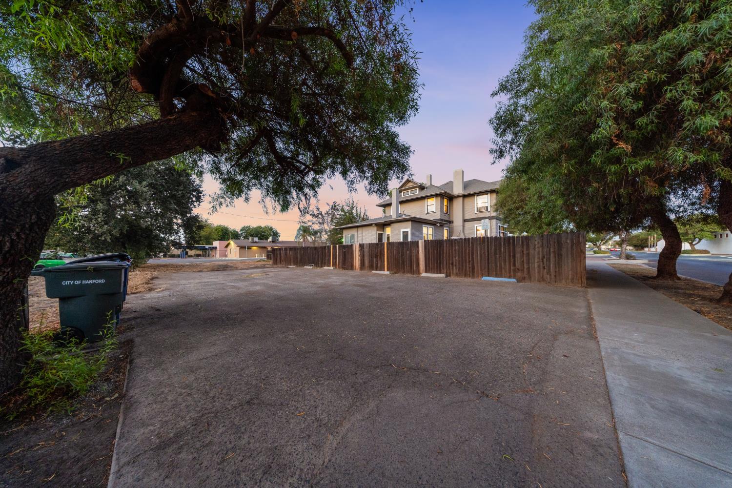 700 N Irwin St, Hanford, CA 93230