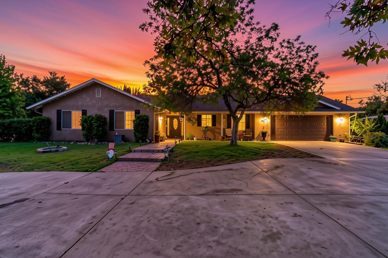 6855 Live Oak Dr, Sanger, CA 93657