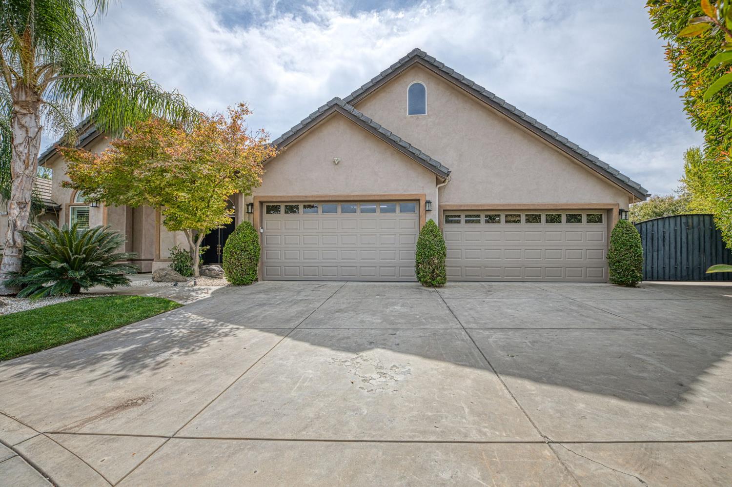 5651 N Caspian Ave, Fresno, CA 93723