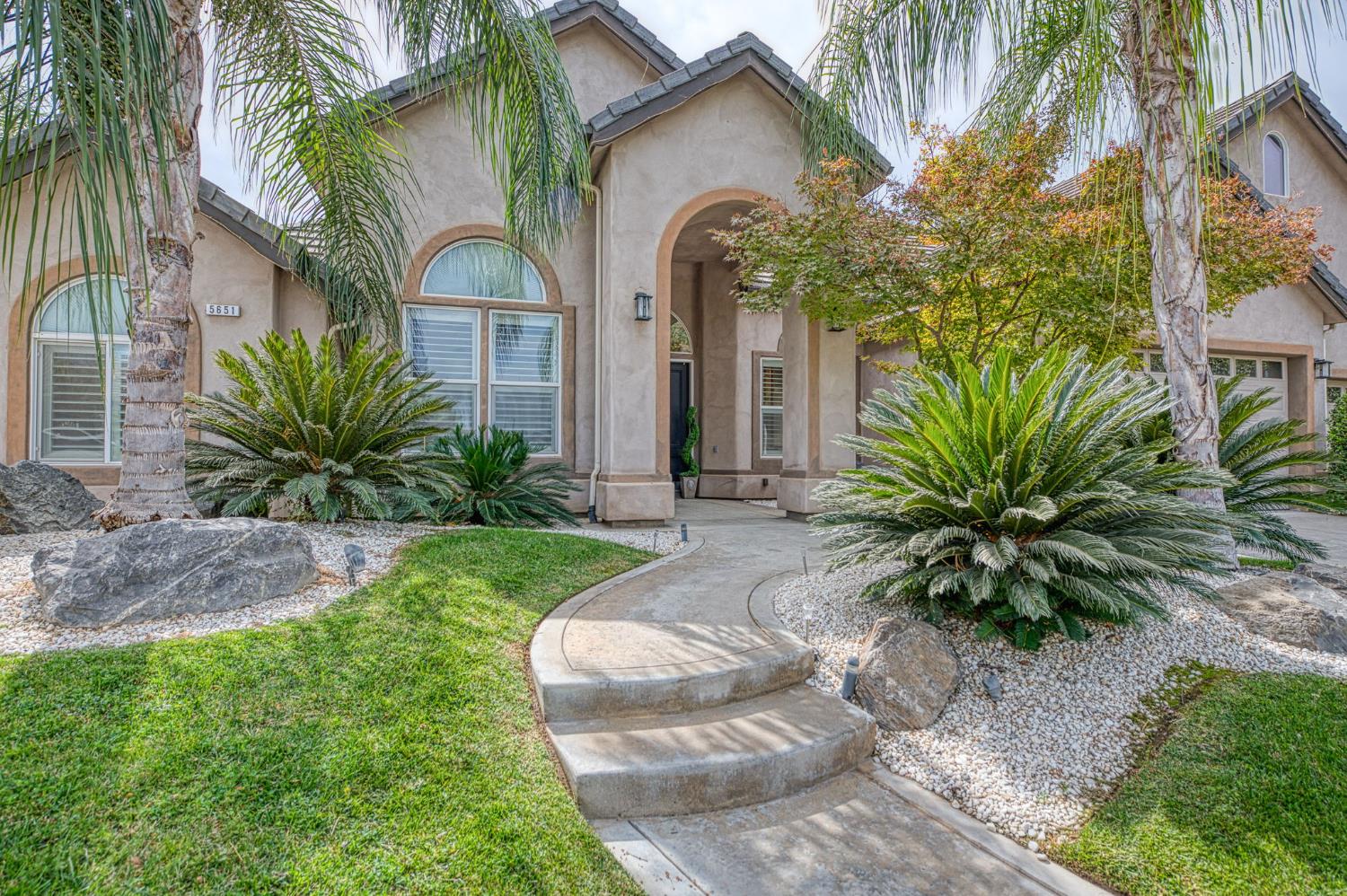 5651 N Caspian Ave, Fresno, CA 93723