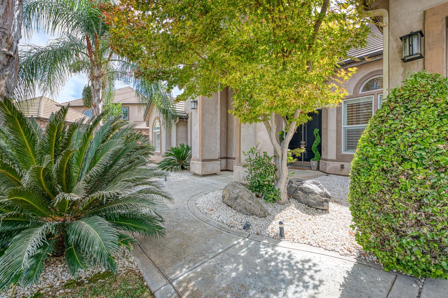 5651 N Caspian Ave, Fresno, CA 93723