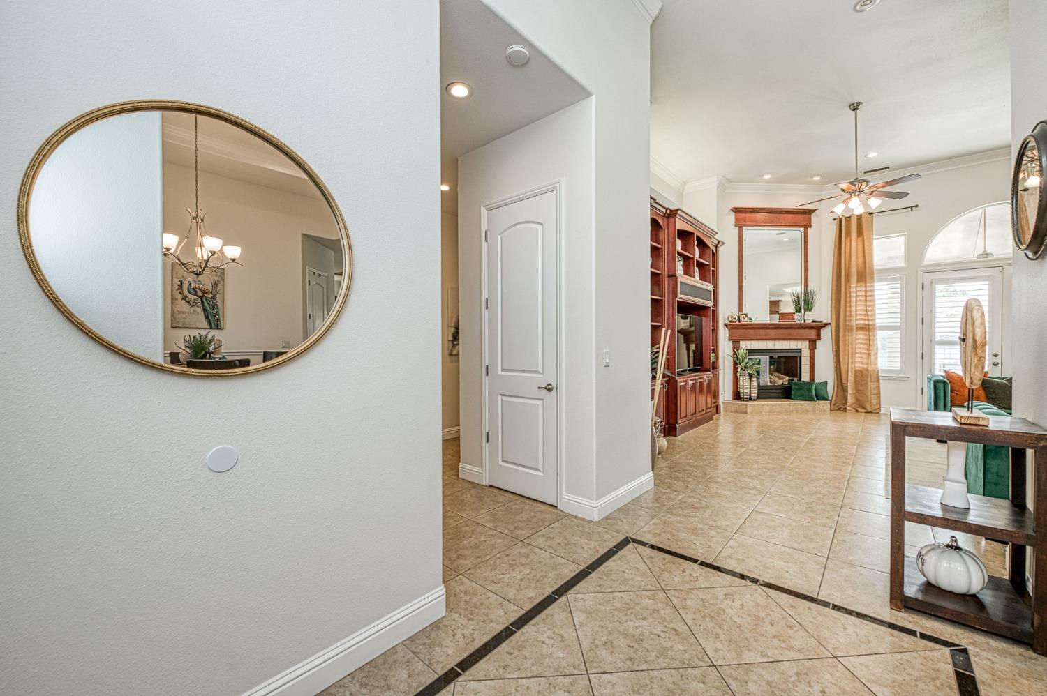 5651 N Caspian Ave, Fresno, CA 93723