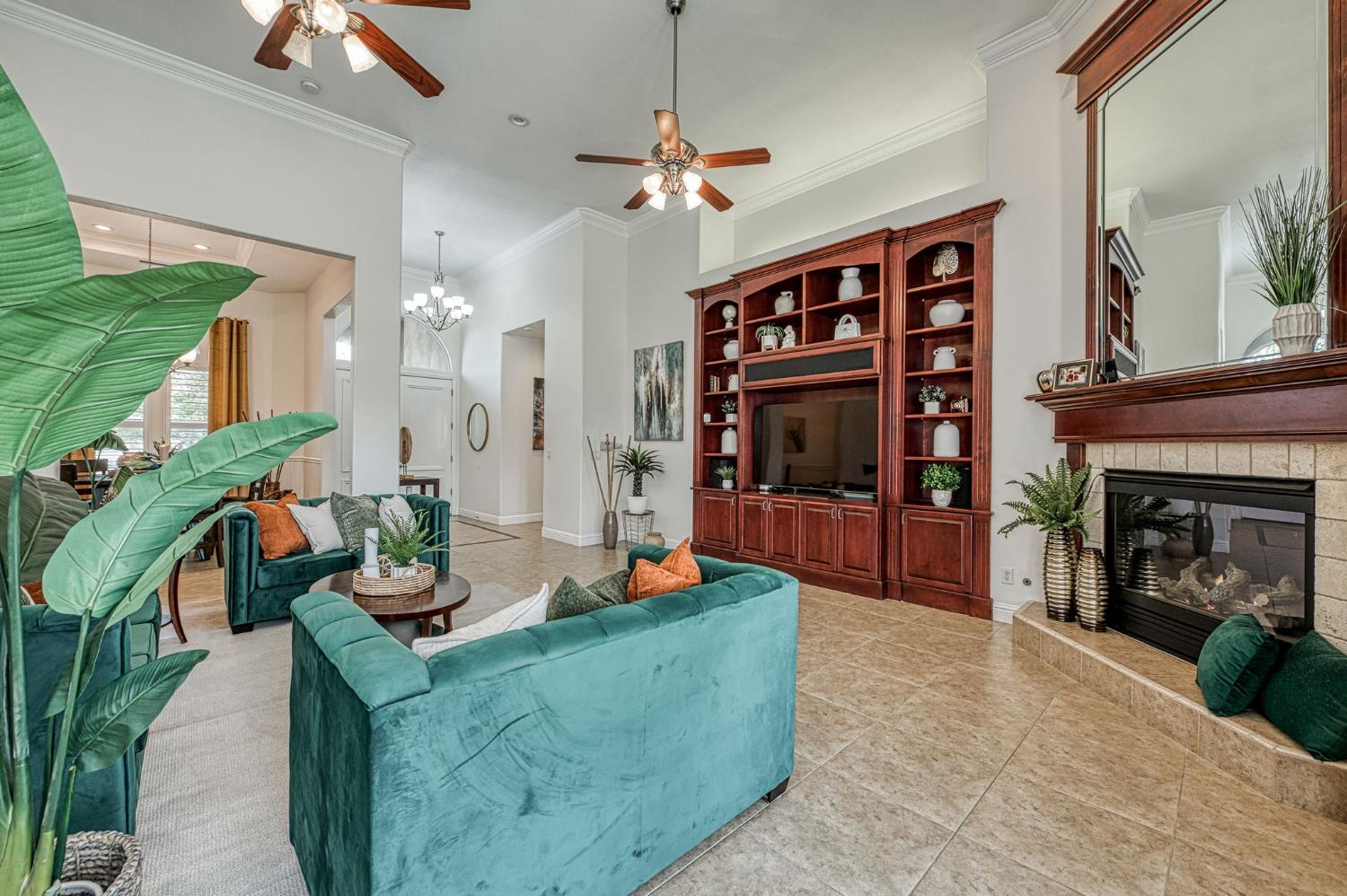 5651 N Caspian Ave, Fresno, CA 93723