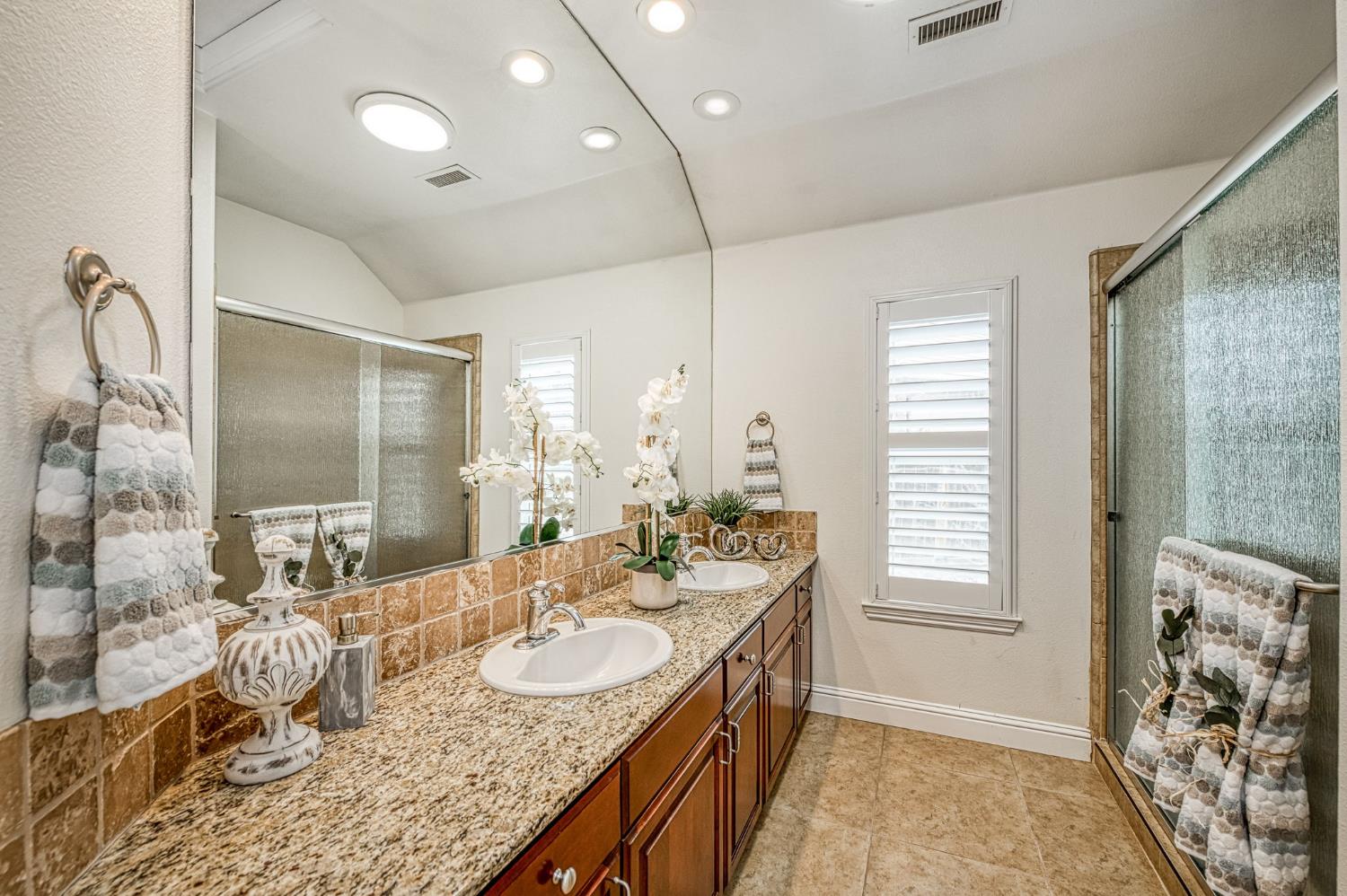 5651 N Caspian Ave, Fresno, CA 93723