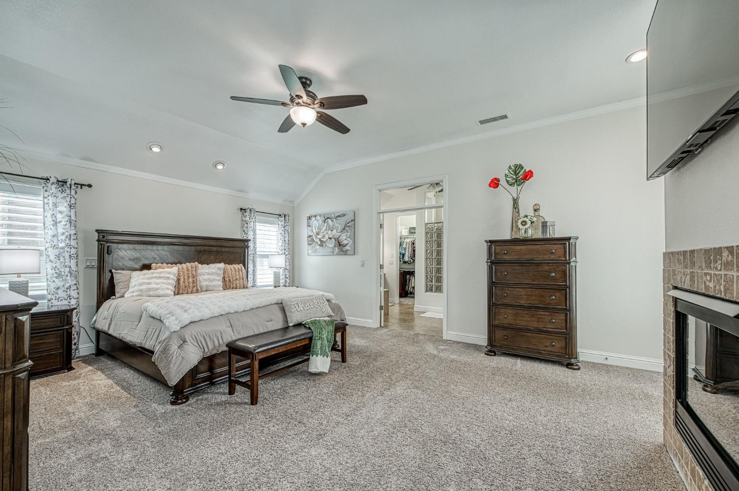 5651 N Caspian Ave, Fresno, CA 93723