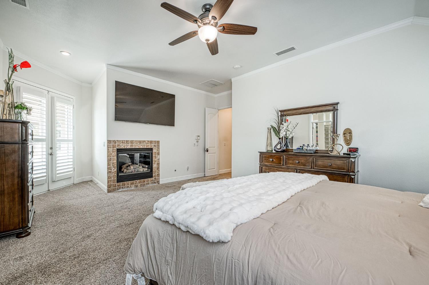 5651 N Caspian Ave, Fresno, CA 93723